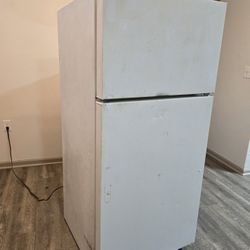GE Refrigerator 0