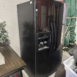 This is one beautiful all black refrigerator have built-in ice machine