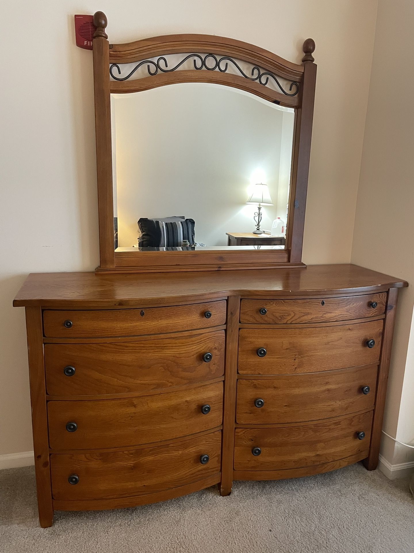Broyhill Bedroom Furniture Set