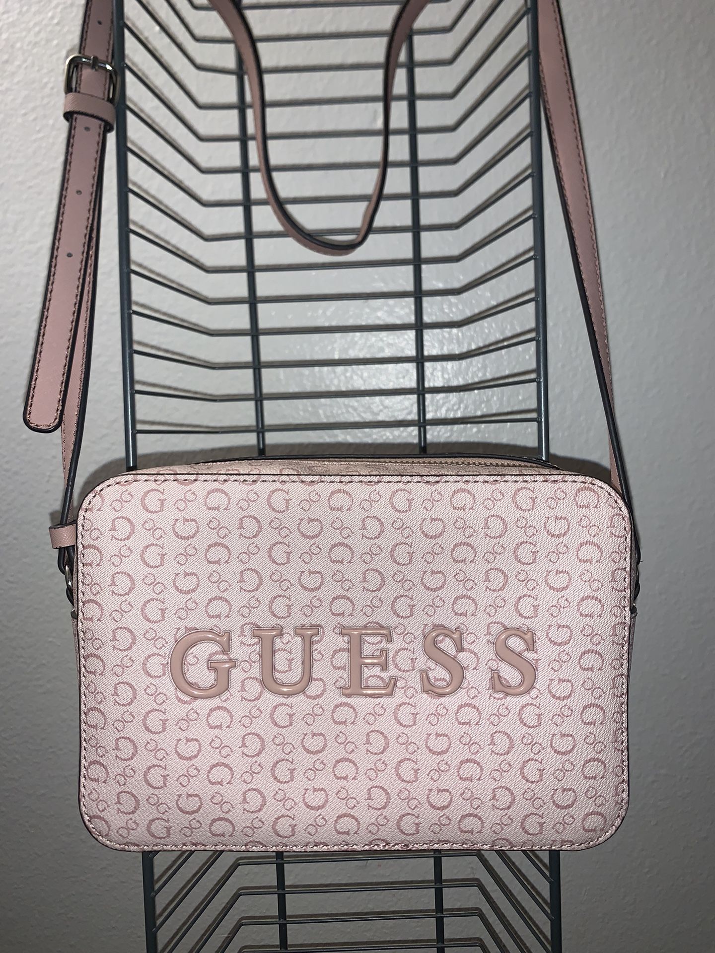 Guess Purse 🎀