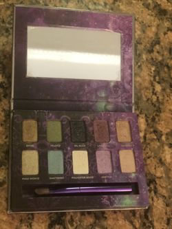 Urban decay eye shadow palette