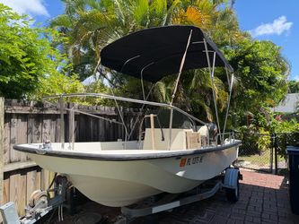 17 Boston whaler Montauk
