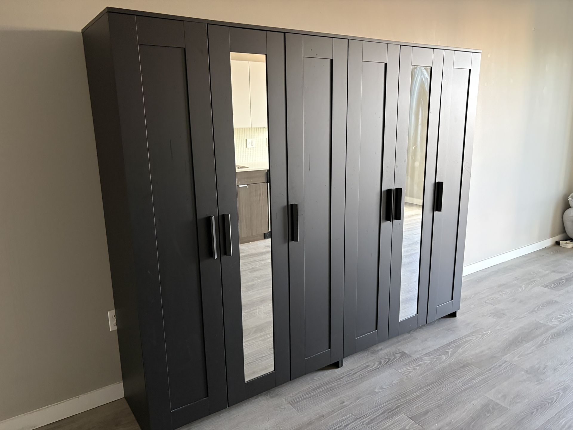 2 Wardrobes With Plenty Of Space 