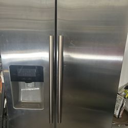 Refrigerator 