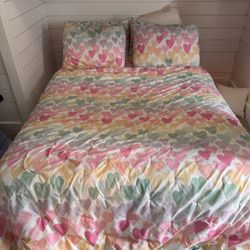 Pottery Barn Queen comforter And Wall Hanging 