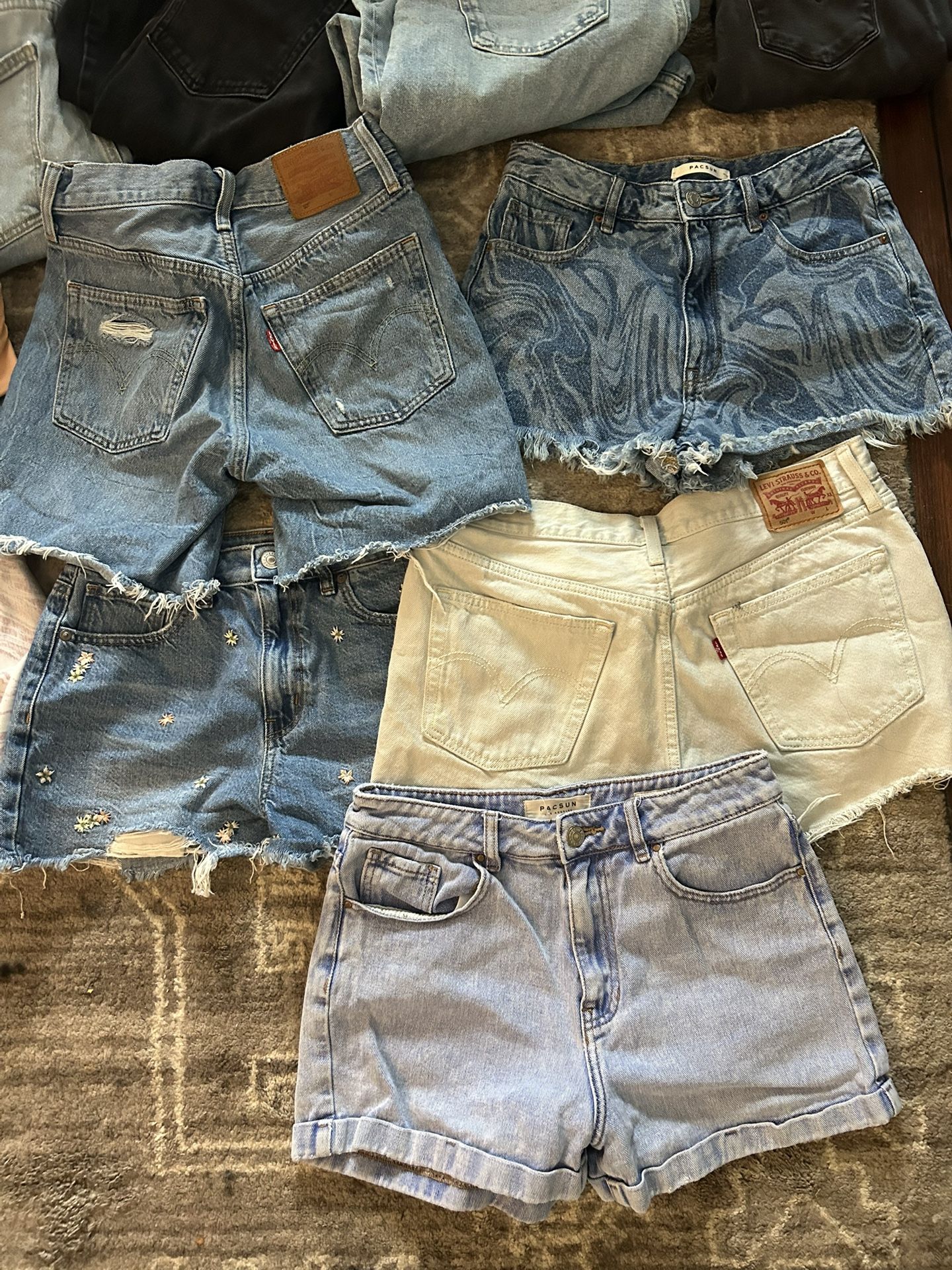 Womens Clothing Lot 40+ Pieces (Zara, Levis, Urban outfitters, Pacsun, Etc..)