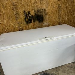 CHEST FREEZER 