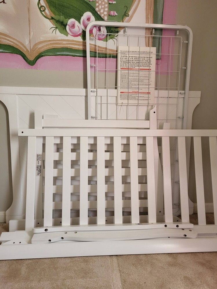 5 In 1 Convertible Crib Changes To A Day Bed And A Full Size Bed