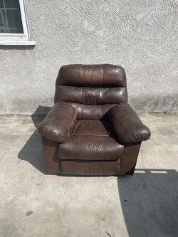 Delivery Available/ Brown Recliner