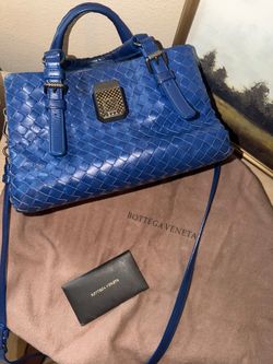 Bottega Veneta Intrecciato Blue Leather Handbag – Authentic
