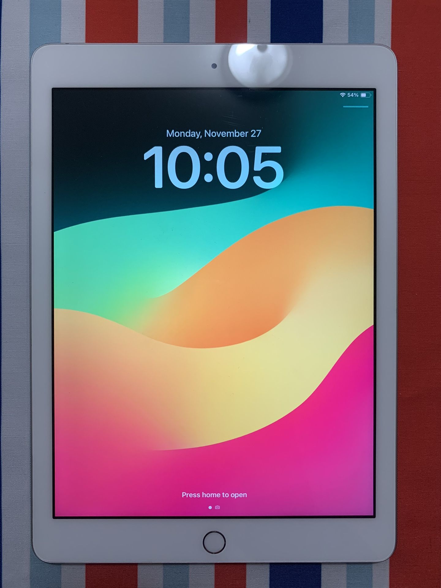 Apple iPad 6th Generation 32GB Unlocked Like New!