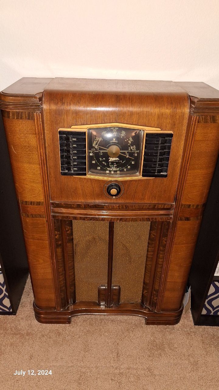 1942 Vintage Zenith 8S661 Broadcast Receiver Radio