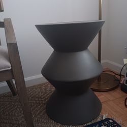 Pedestal/table 
