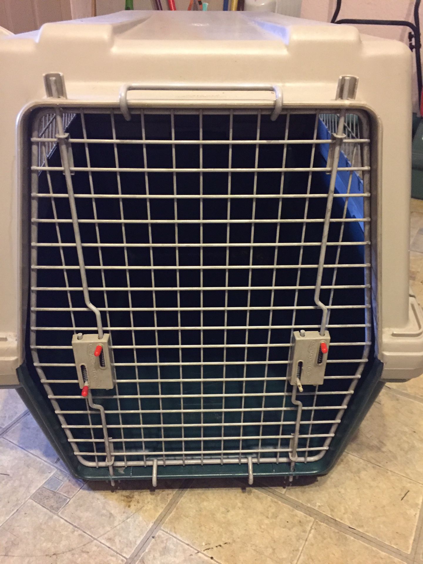 DOG KENNEL INTERMEDIATE SIZE FURRARI DOGLOO EXCELLENT CONDITION $50