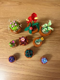 LEGO Tiny Plants Set – 9 Pieces Built