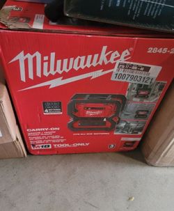 Milwaukee 2845-20 M18 Carry-On 3600W/1800W Power Supply