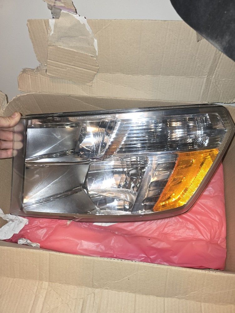 2016 RAM 1500 NON-PROJECTOR HEADLIGHT ASSEMBLIES