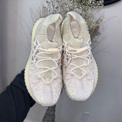 Yeezy 350 V2 compact kids size 2.5 youth unisex