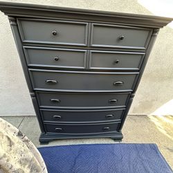 AWESOME LIKE NEW QUALITY MASSIVE WOODEN DRESSER CAN DELIVER LOCAL IF NEEDED 