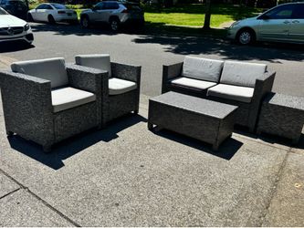 Complete Luxury-Style Wicker Patio Set – Big Seating Area, Beautiful Condition!”