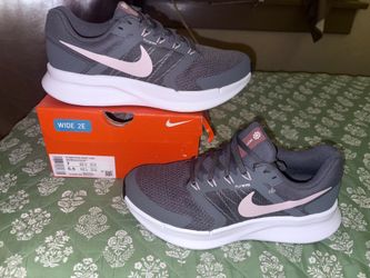 Nike run swift 3 size 7 women’s 5.5 men’s wide 2E
