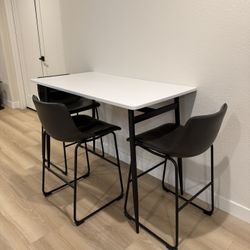 COUNTER HEIGHT TABLE & 3 STOOLS - Like New!  