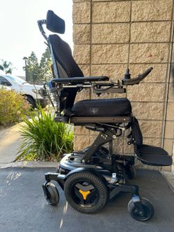 Permobil M3 midwheel Drive With Seat Elevator 
