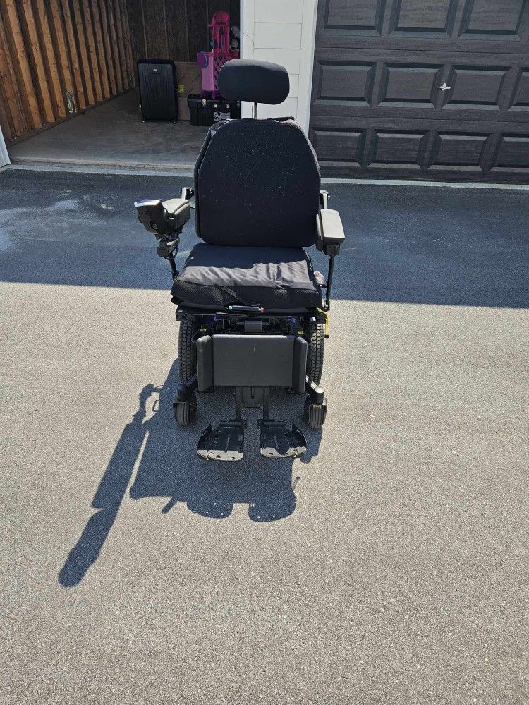 MOTORIZED ELECTRIC WHEELCHAIR 