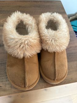 Kids Size 12 Tan Faux Fur Slippers