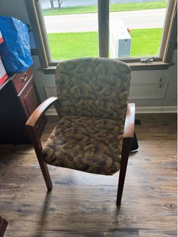 Free upholstered chair