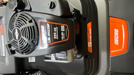 **** OBO *****.  Echo 30in Dual-Blade Self Propelled Lawn Mower (LM - 3022SP)