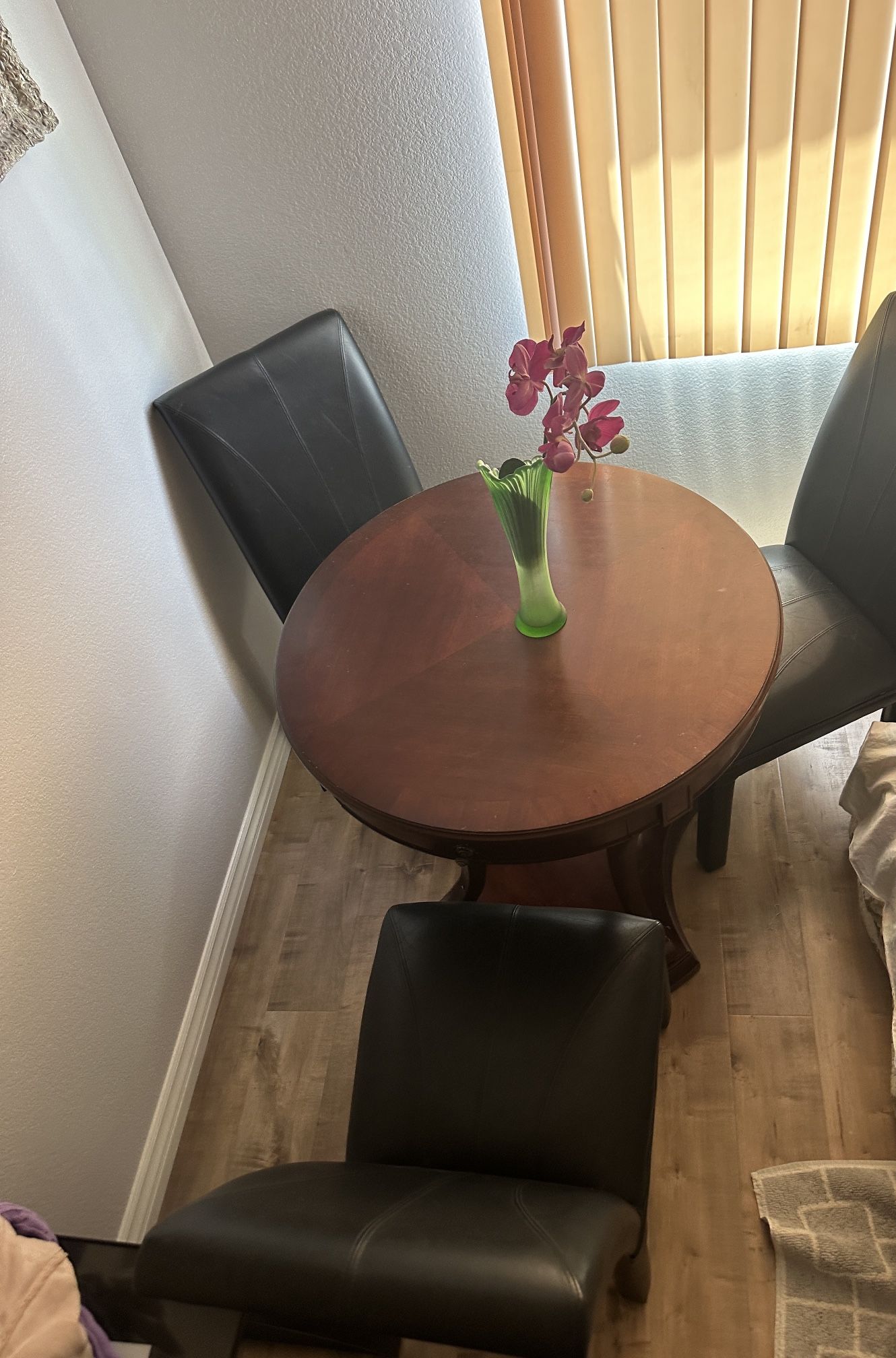 Dining/ Bedroom Table With 3 Chairs.