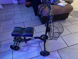 Knee Scooter with front Basket