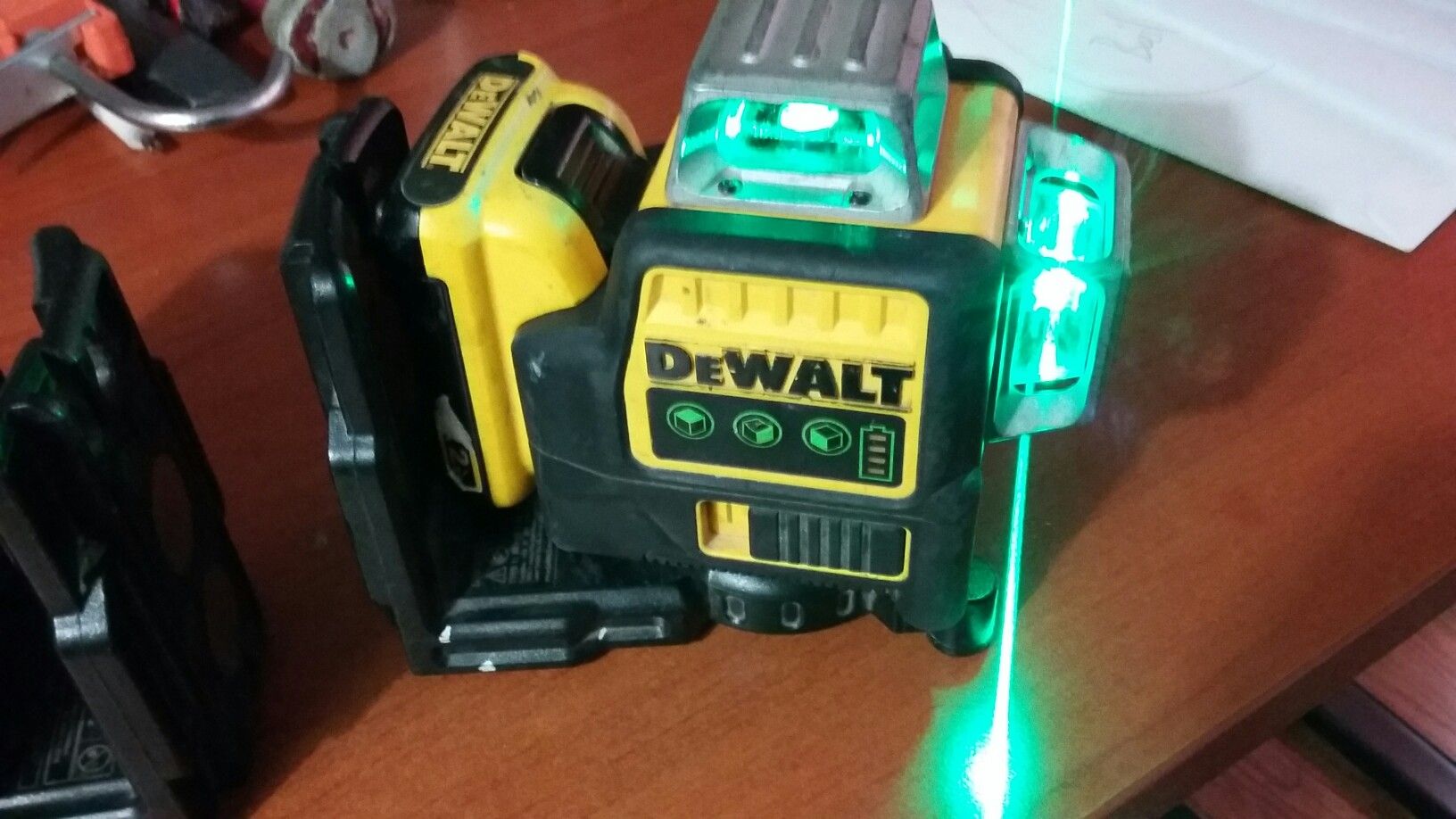 DEWALT GREEN LASER LEVEL, LASER 2 MODEL #DW089LG