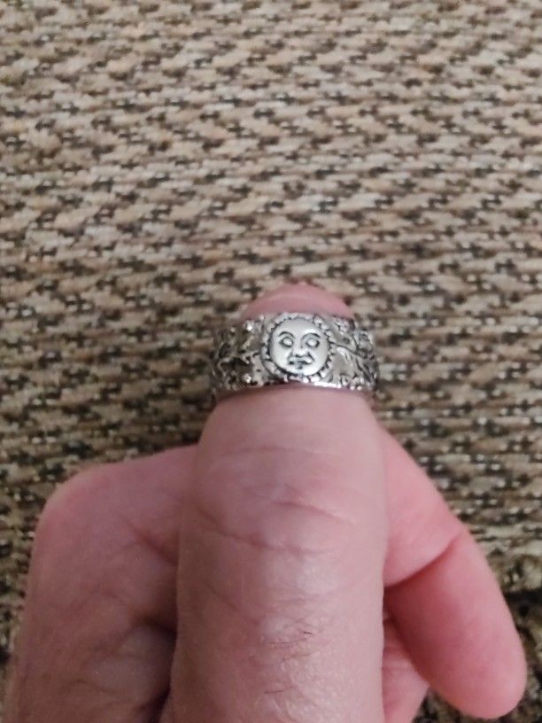 STERLING SILVER MOON RING. SIZE 7.5. NEW. PICKUP ONLY.