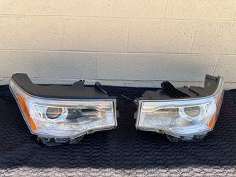 GMC Acadia Headlight 2017-2019, with LED DRL, GMC Acadia Headlamp, Driver and Passenger side, OEM ORIGINAL GMC LIGHT, has a missing tab, $165 EACH SID