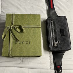 GUCCI - GG Supreme Black Belt Bag /Fanny Pack