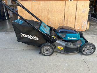 Makita lawnmower Model: XML07N