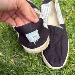 Women’s Tom shoes size 9.5