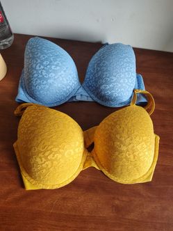 2 Victoria's secret bra's size 34DD/ $6 each