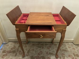 VINTAGE OLD WORLD QUEEN MARY SOLID OAK NIGHT STAND