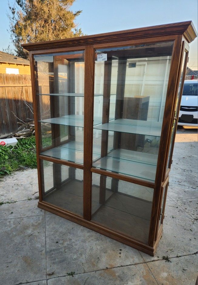 Curio Cabinet/ Display Cabinet/ China Hutch