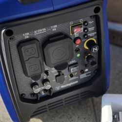 Westinghouse
2,550 Watt Dual Fuel Gas and Propane Powered Portable Inverter Generator with Recoil Start