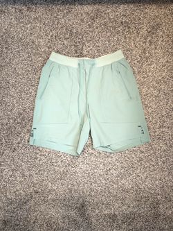 Lululemon Shorts: Men Medium