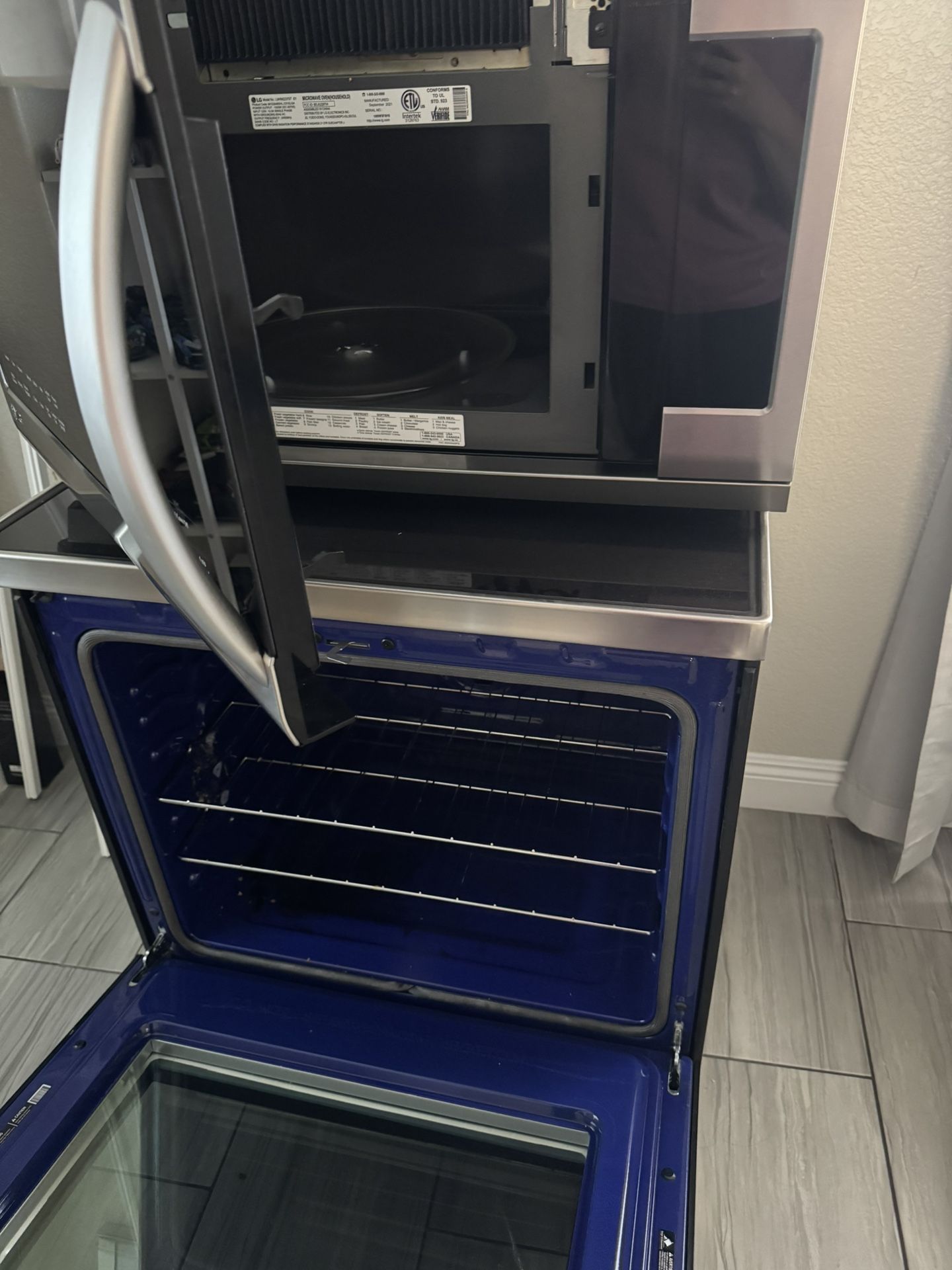 Estufa Y Microondas Con Extractor LG