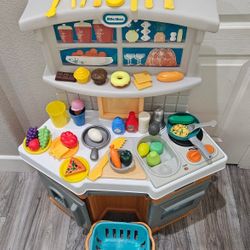 Little Tikes Home Grown Pretend Kitchen with Food