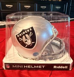 Riddell Las Vegas Raiders Revolution Speed Mini Football Helmet