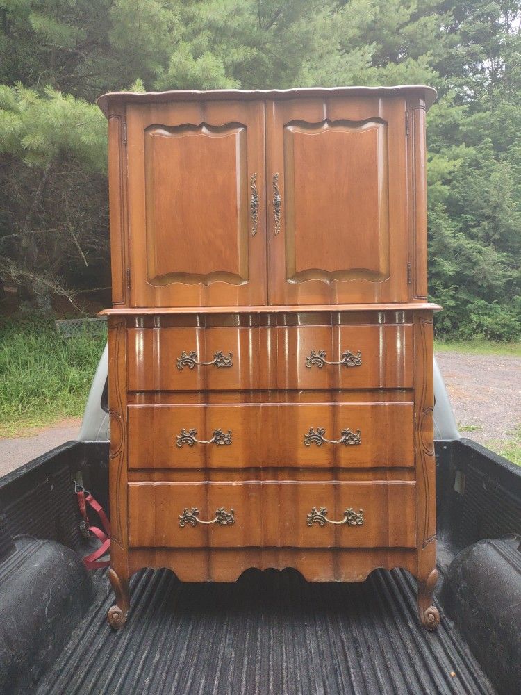 Vintage Old Dresser Willing To Negotiate Reasonable Fair Offers Only!!