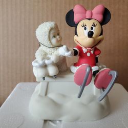 Disney Showcase Minnie and Me figurine