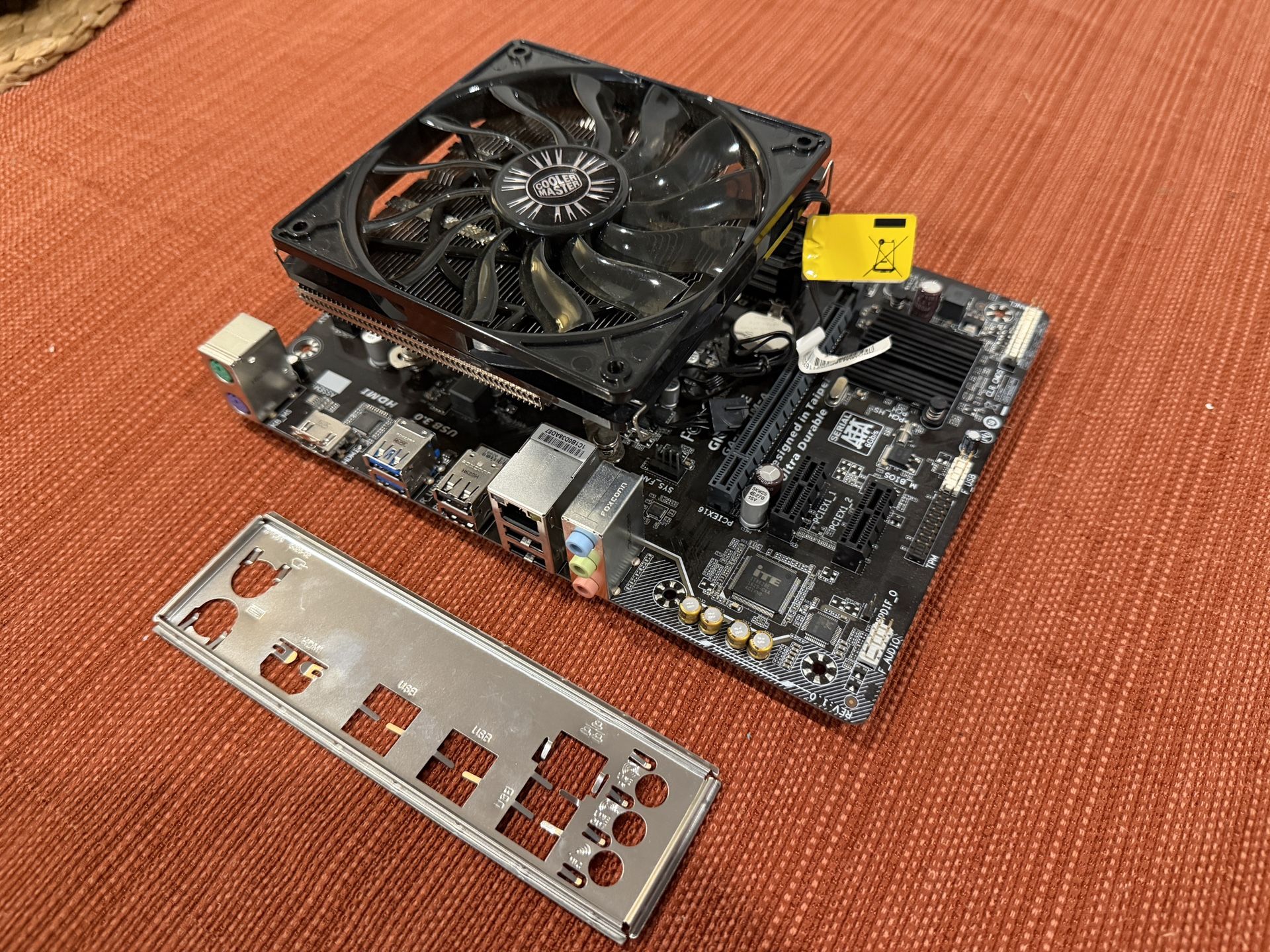 Gigabyte GA-H110M-A Motherboard + Cooler Master GeminII M4 Cooler